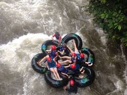 Tubing en el río